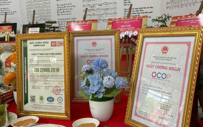 Gian hàng Nadisa với giấy chứng nhận ISO 22000 và OCOP.